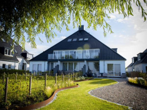 Bright apartment within walking distance of the Sneekermeer